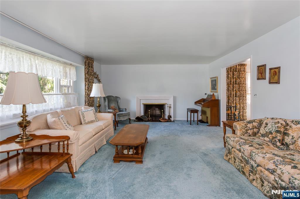 557 Taunton Road Wyckoff, NJ 07481 - Photo 5 of 45