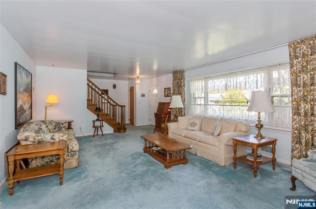 557 Taunton Road Wyckoff, NJ 07481 - Photo 6 of 45