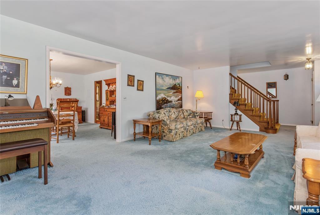 557 Taunton Road Wyckoff, NJ 07481 - Photo 7 of 45