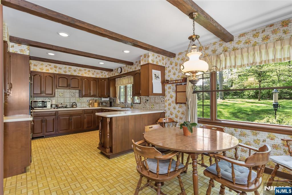 557 Taunton Road Wyckoff, NJ 07481 - Photo 8 of 45