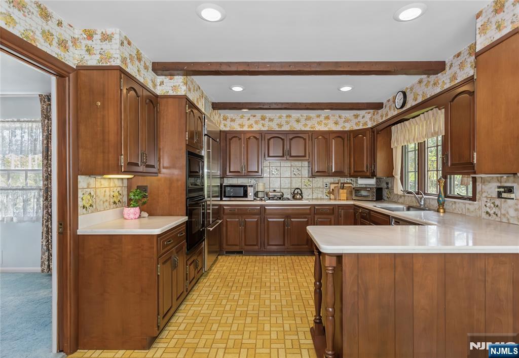 557 Taunton Road Wyckoff, NJ 07481 - Photo 10 of 45