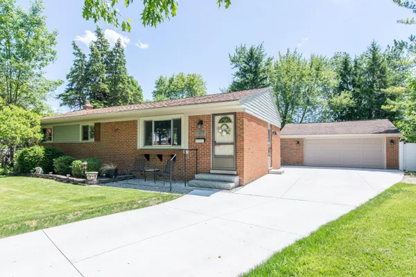 $360,000 | 732 Calder Court, Saline, MI 48176