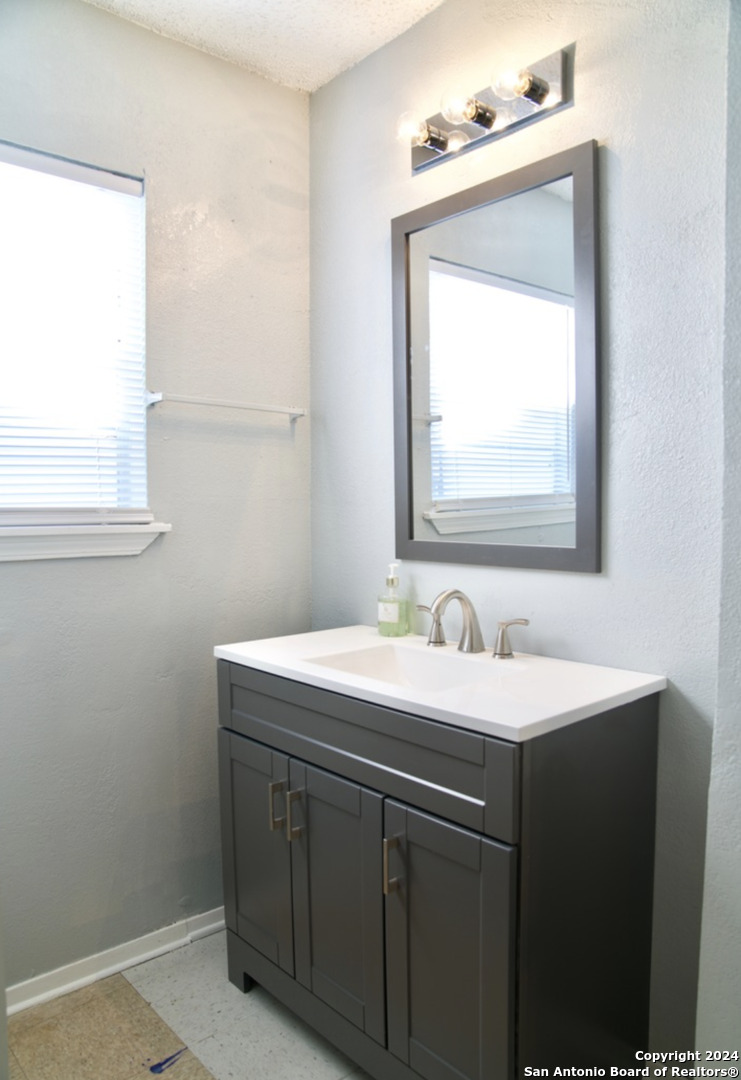 211 Westoak Road San Antonio, TX 78227 - Photo 11 of 14