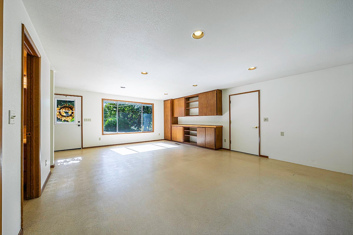 6570 Old Stage Road Central Point, OR 97502 - Photo 15 of 49 DSC09391-Edit