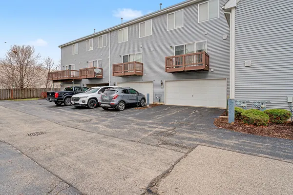 $2,400 | 534 Richard Brown Boulevard, Volo, IL 60073