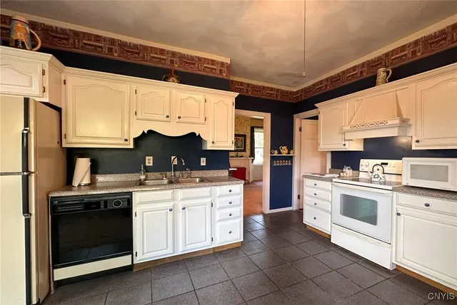 $250,000 | 1401 Utica Street, Whitestown, NY 13424