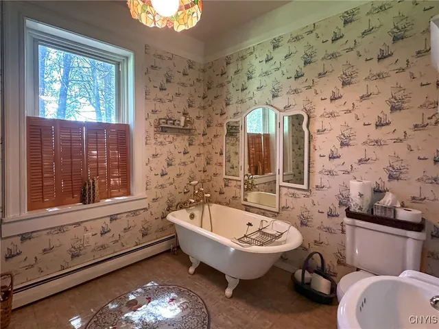 $250,000 | 1401 Utica Street, Whitestown, NY 13424