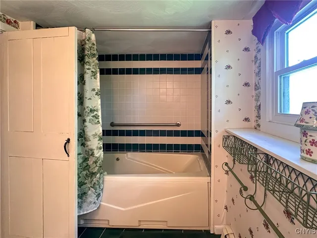 $250,000 | 1401 Utica Street, Whitestown, NY 13424