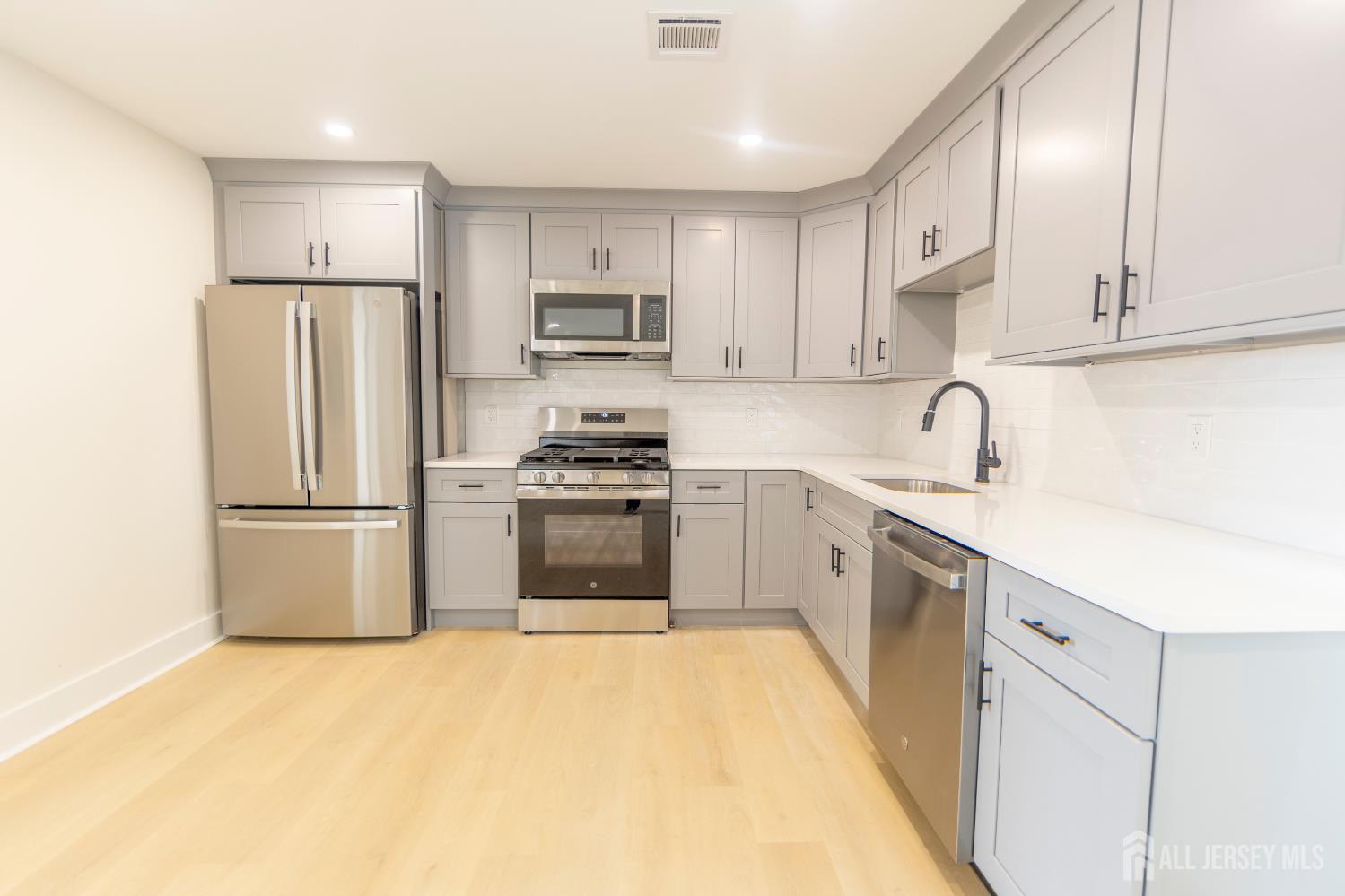 450 Packer Place, Unit 2 Perth Amboy, NJ 08861 - Photo 1 of 21