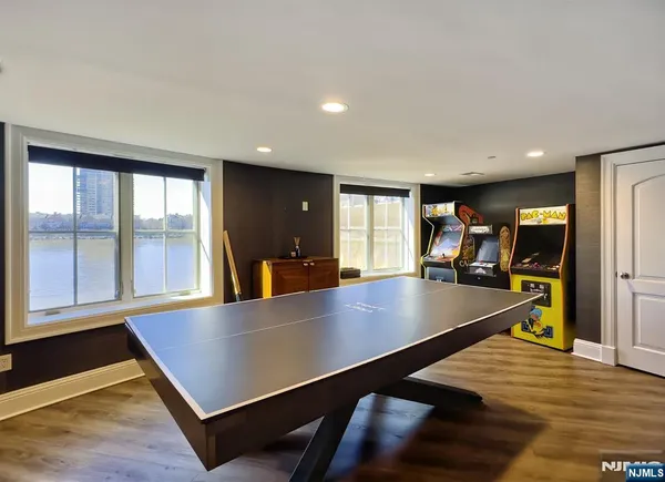 $2,995,000 | 25 Moorings Lane, Edgewater, NJ 07020