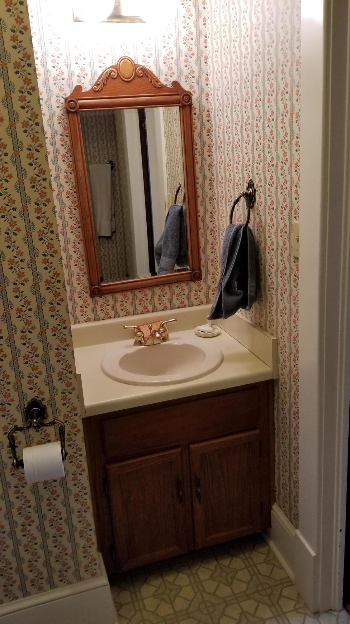 1999 Ingramville Road Ferrum, VA 24088 - Photo 24 of 91 25 Entry Full Bath (1)