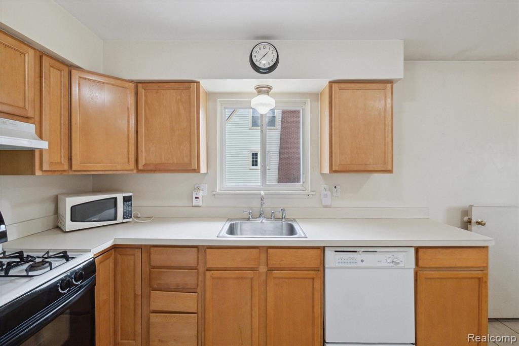 1626 Cambridge Road Berkley, MI 48072 - Photo 9 of 34