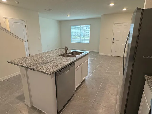 a view of backyard of the house