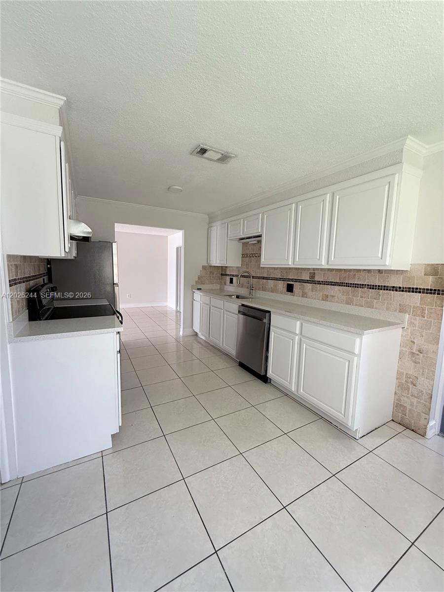 22217 Southwest 61st Avenue Boca Raton, FL 33428 - Photo 10 of 32