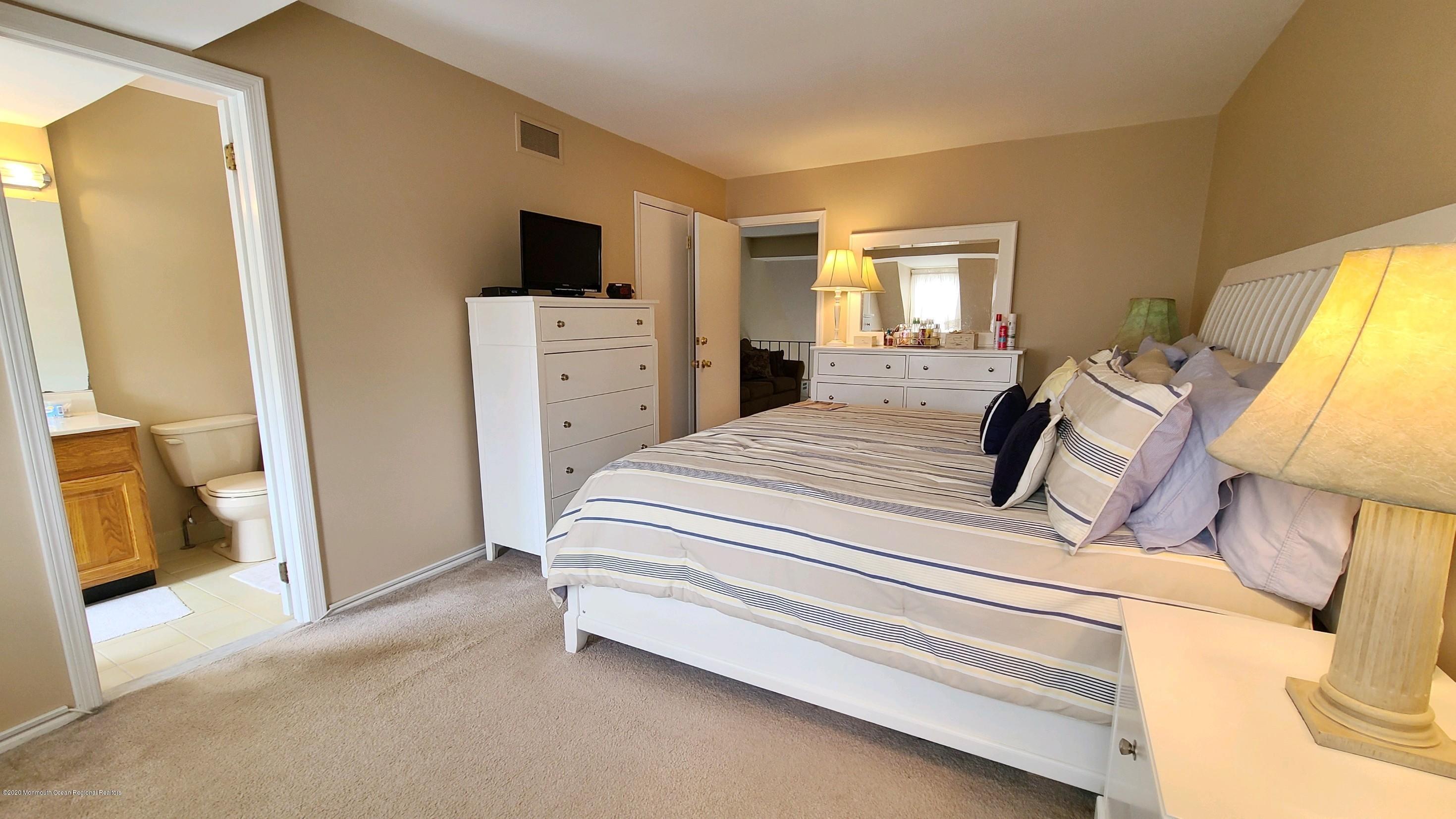 45 Wyckham Road Spring Lake Heights, NJ 07762 - Photo 13 of 23 en suite bath