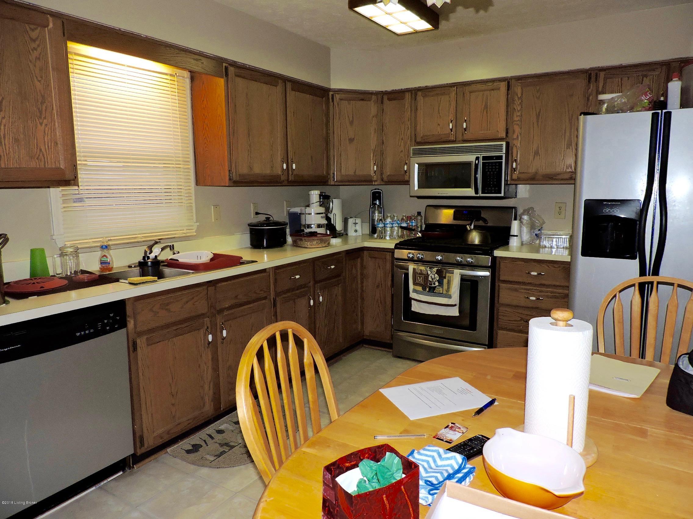 4607 Sandhill Road Louisville, KY 40219 - Photo 3 of 23 DSCN5112
