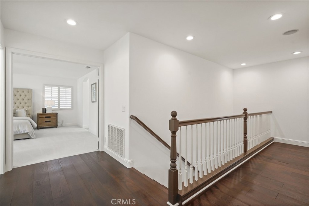 28 Rosenblum Irvine, CA 92602 - Photo 14 of 30 a view of a livingroom with a couch