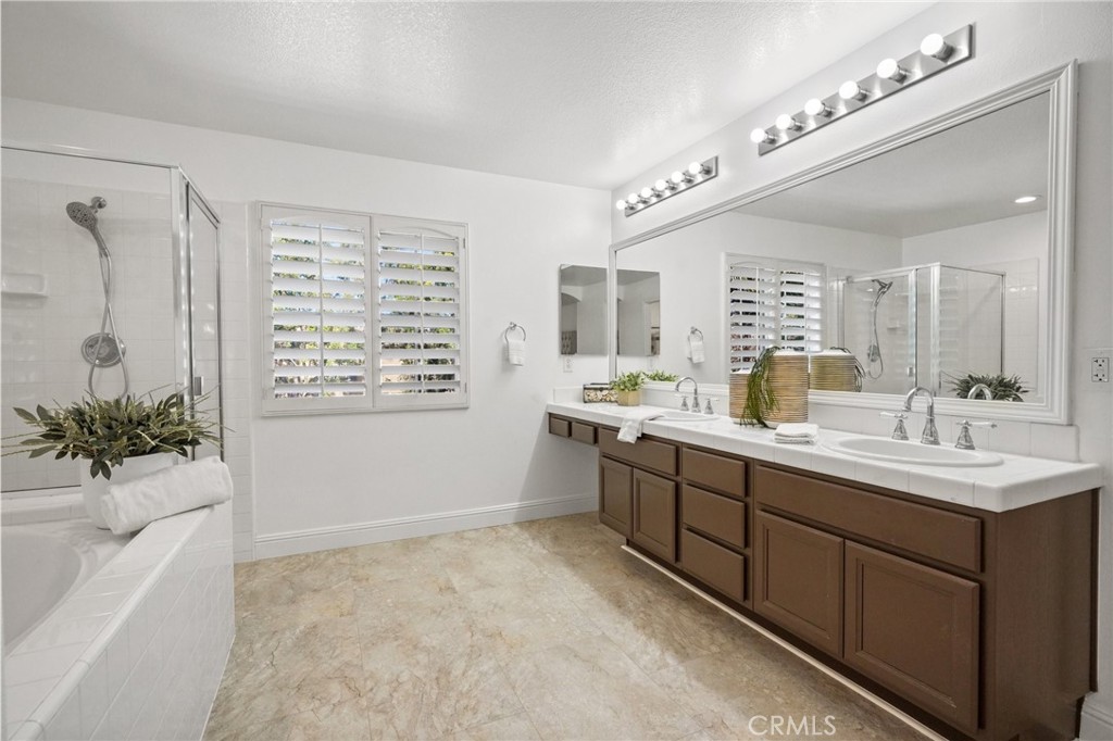 28 Rosenblum Irvine, CA 92602 - Photo 20 of 30 a bathroom with a tub sink and mirror