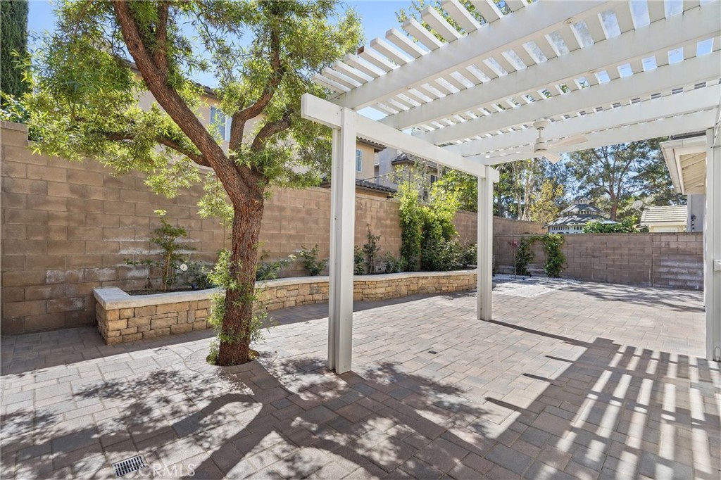 28 Rosenblum Irvine, CA 92602 - Photo 26 of 30 a view of a porch with a backyard