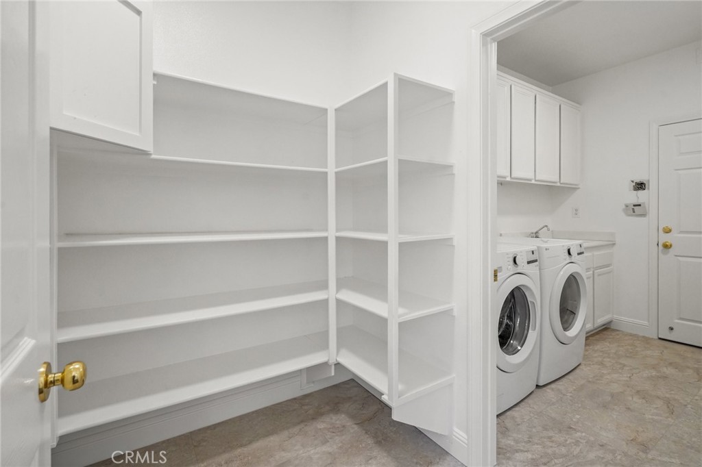 28 Rosenblum Irvine, CA 92602 - Photo 29 of 30 a utility room with dryer and washer