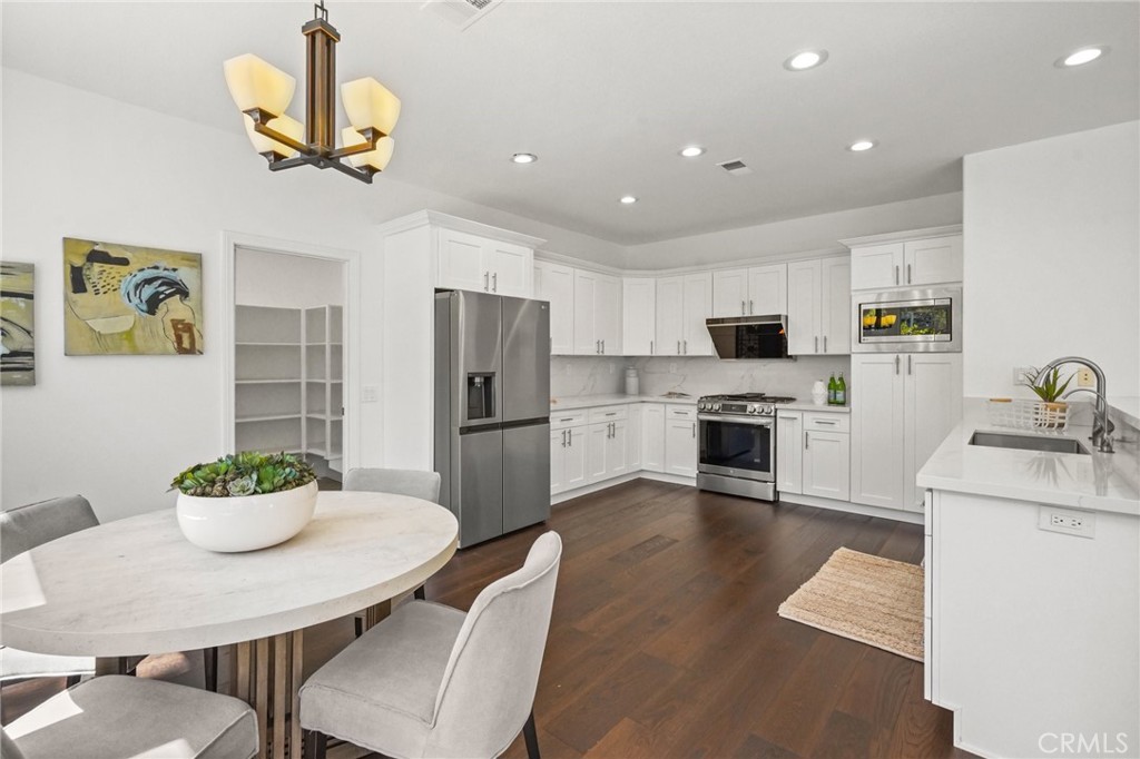 28 Rosenblum Irvine, CA 92602 - Photo 10 of 30 a kitchen with refrigerator cabinets and dining table