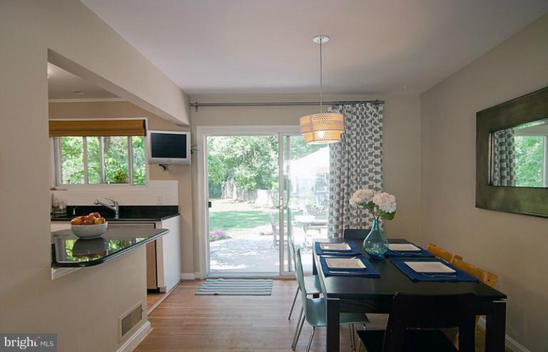 6503 Stoneham Road Bethesda, MD 20817 - Photo 20 of 24 Dining Area with sliding door to backyard