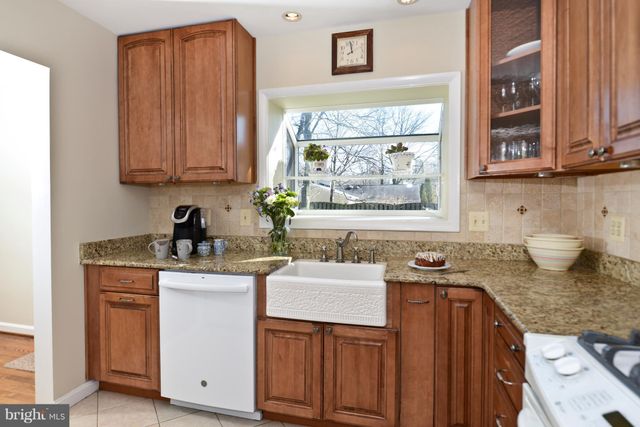 $595,000 | 3163 Patrick Henry Drive, Falls Church, VA 22044