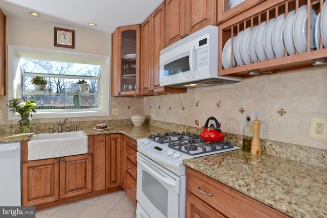 $595,000 | 3163 Patrick Henry Drive, Falls Church, VA 22044