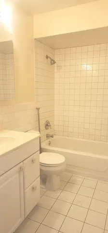 $1,800 | 9461 Bay Colony Drive, Unit 2S, Des Plaines, IL 60016