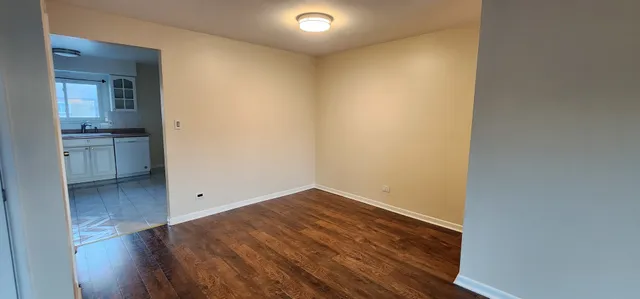 $1,800 | 9461 Bay Colony Drive, Unit 2S, Des Plaines, IL 60016