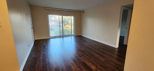 $1,800 | 9461 Bay Colony Drive, Unit 2S, Des Plaines, IL 60016