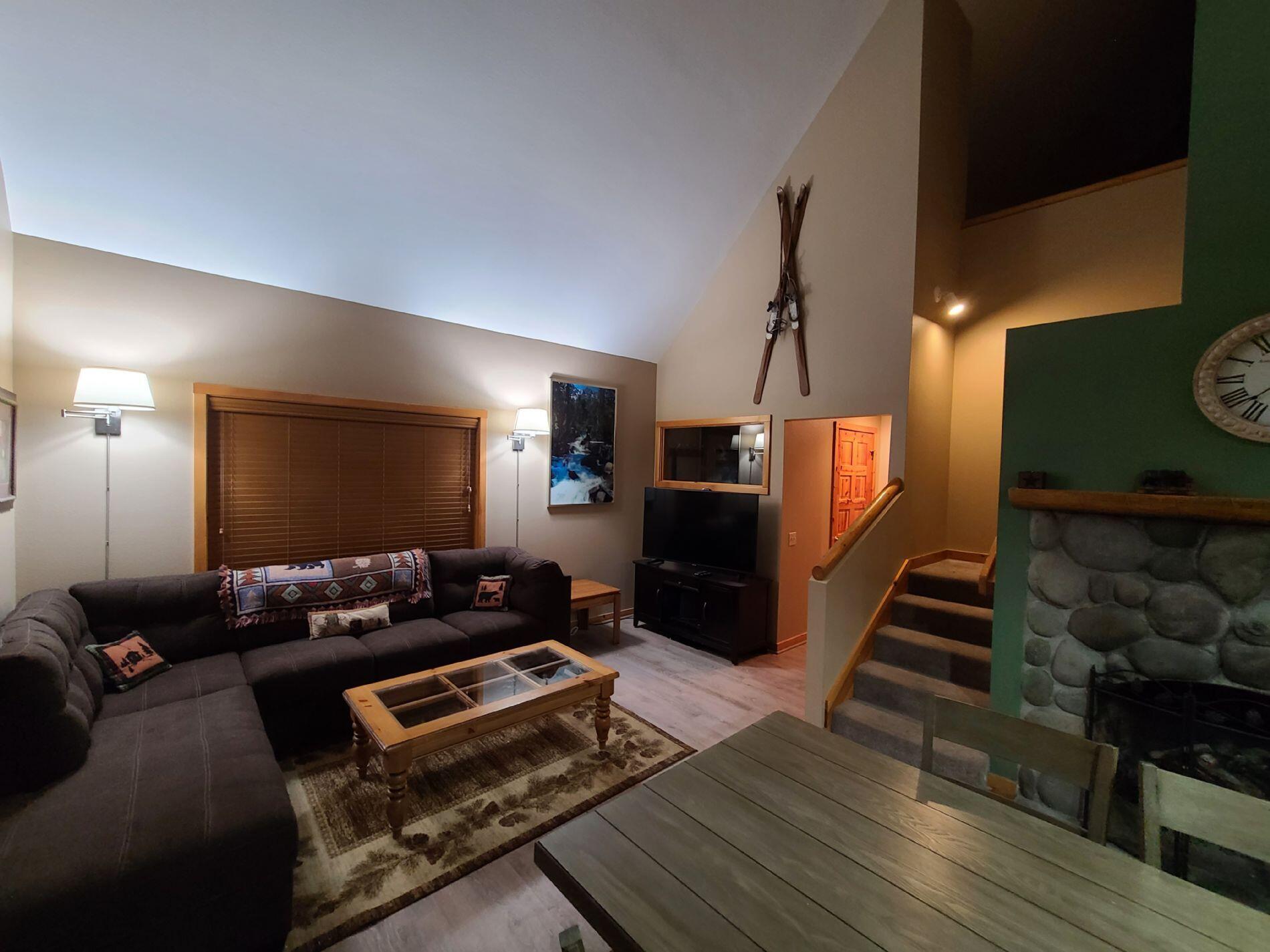 57495 Circle 4 Cabin Road Sunriver, OR 97707 - Photo 12 of 20 6 (1)