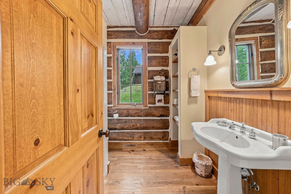 850 Fortress Road Gallatin Gateway, MT 59730 - Photo 30 of 97 Main level bathroom