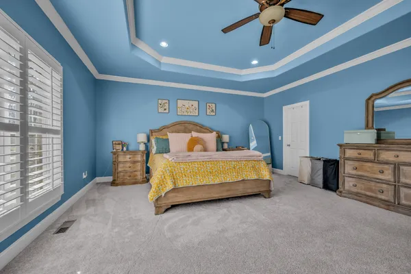 a view of livingroom with furniture