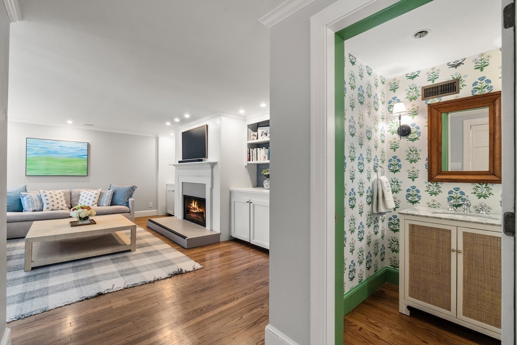 24 Arnold Road Wellesley, MA 02481 - Photo 11 of 41