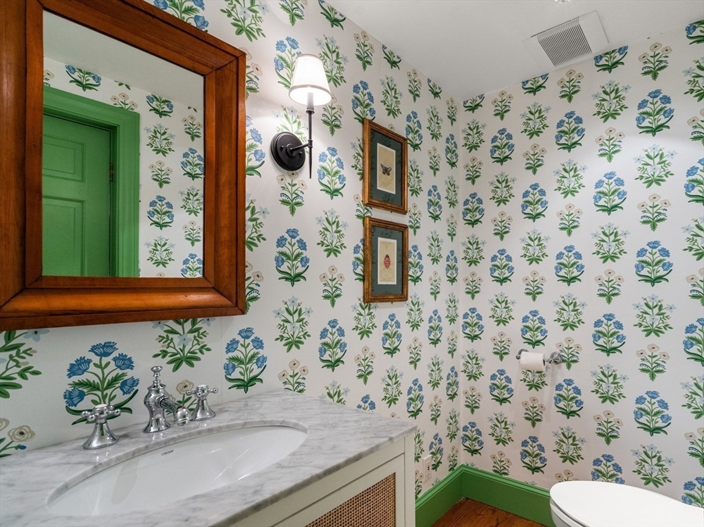 24 Arnold Road Wellesley, MA 02481 - Photo 12 of 41
