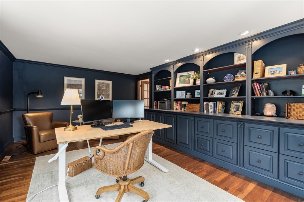 24 Arnold Road Wellesley, MA 02481 - Photo 17 of 41