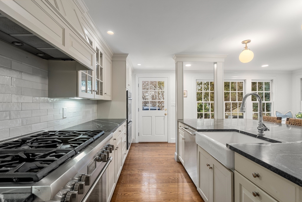 24 Arnold Road Wellesley, MA 02481 - Photo 18 of 41