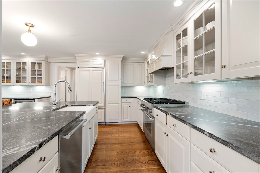 24 Arnold Road Wellesley, MA 02481 - Photo 19 of 41