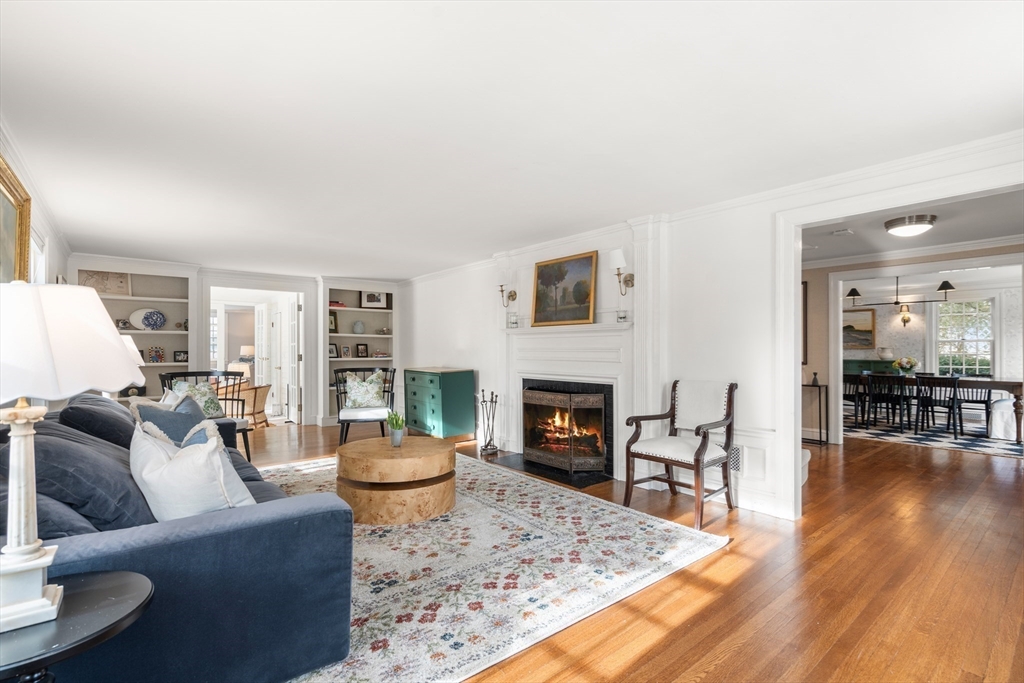 24 Arnold Road Wellesley, MA 02481 - Photo 4 of 41