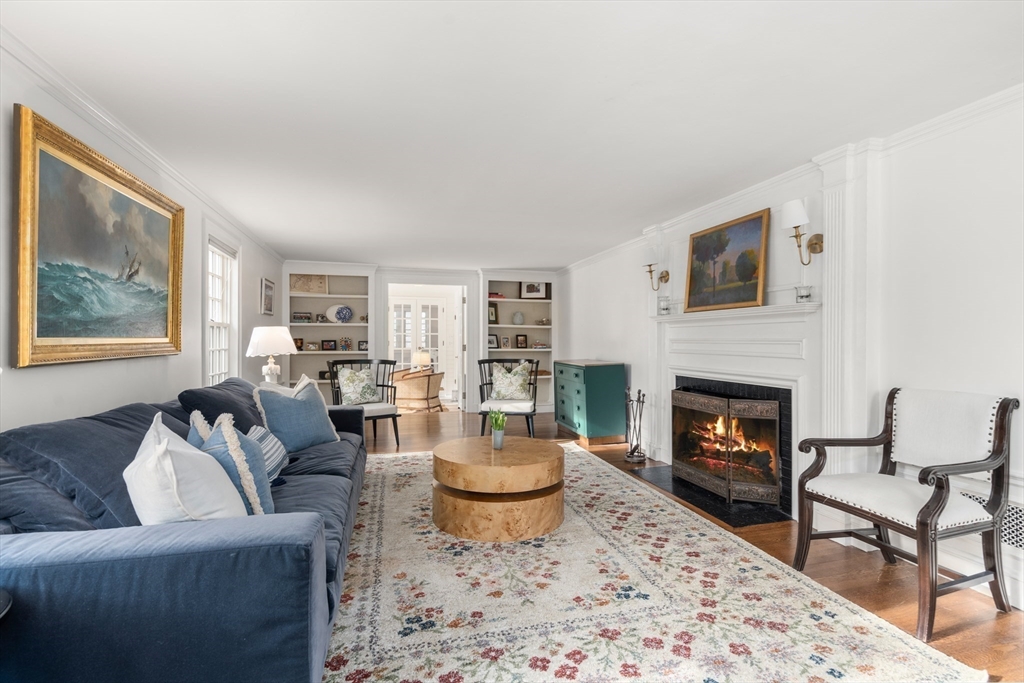 24 Arnold Road Wellesley, MA 02481 - Photo 5 of 41