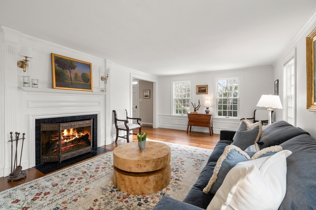 24 Arnold Road Wellesley, MA 02481 - Photo 6 of 41