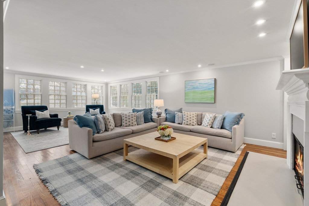 24 Arnold Road Wellesley, MA 02481 - Photo 9 of 41