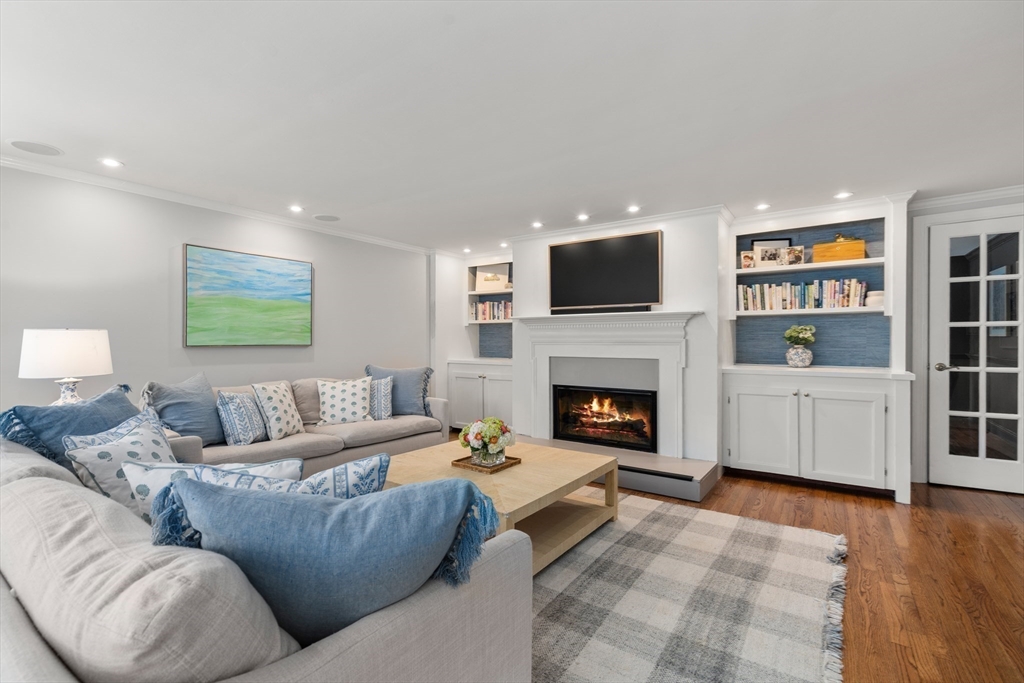 24 Arnold Road Wellesley, MA 02481 - Photo 10 of 41