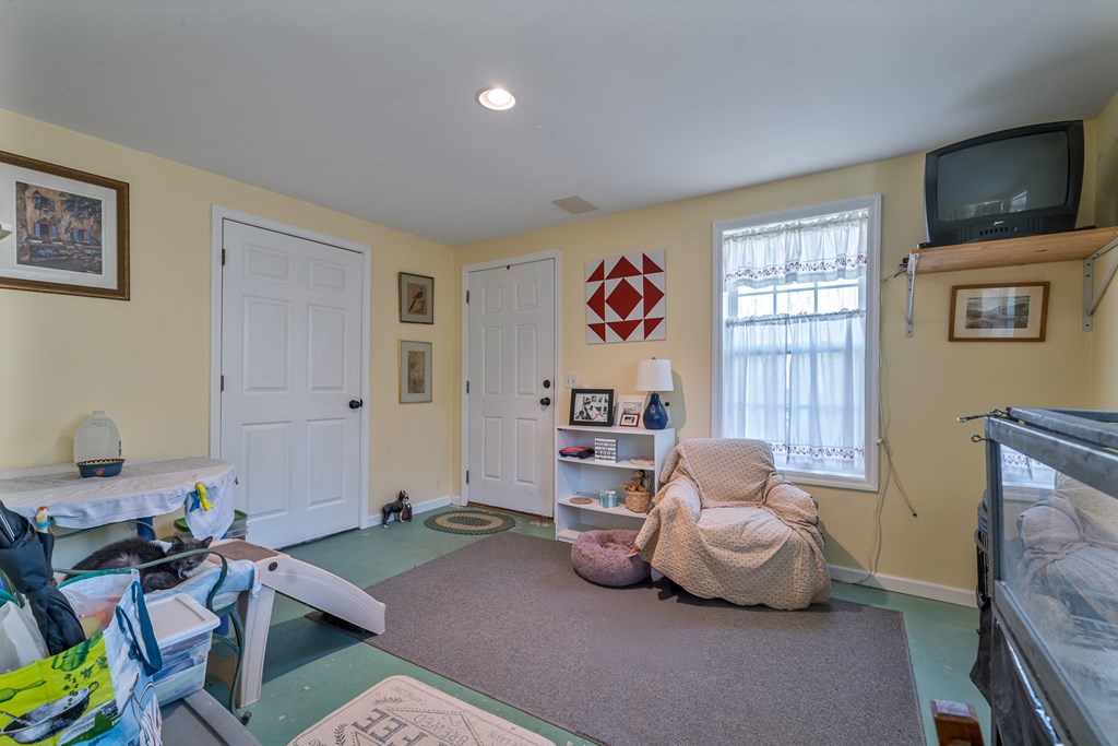 160 Primrose Court Ellijay, GA 30540 - Photo 33 of 52 a living room with furniture toys and a window