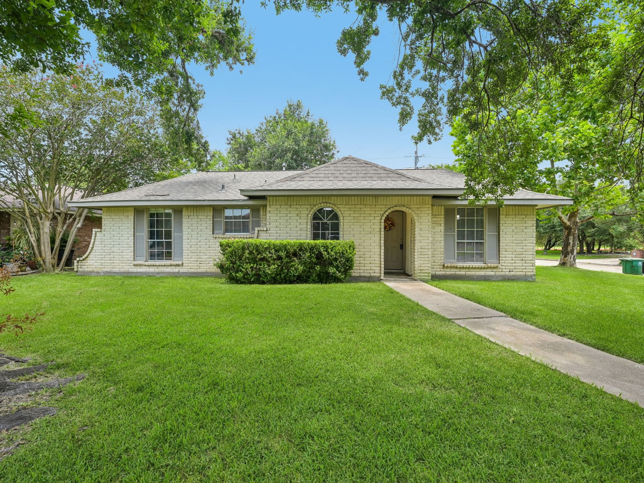 7110 Log View Drive Houston, TX 77040 - Photo 1 of 32