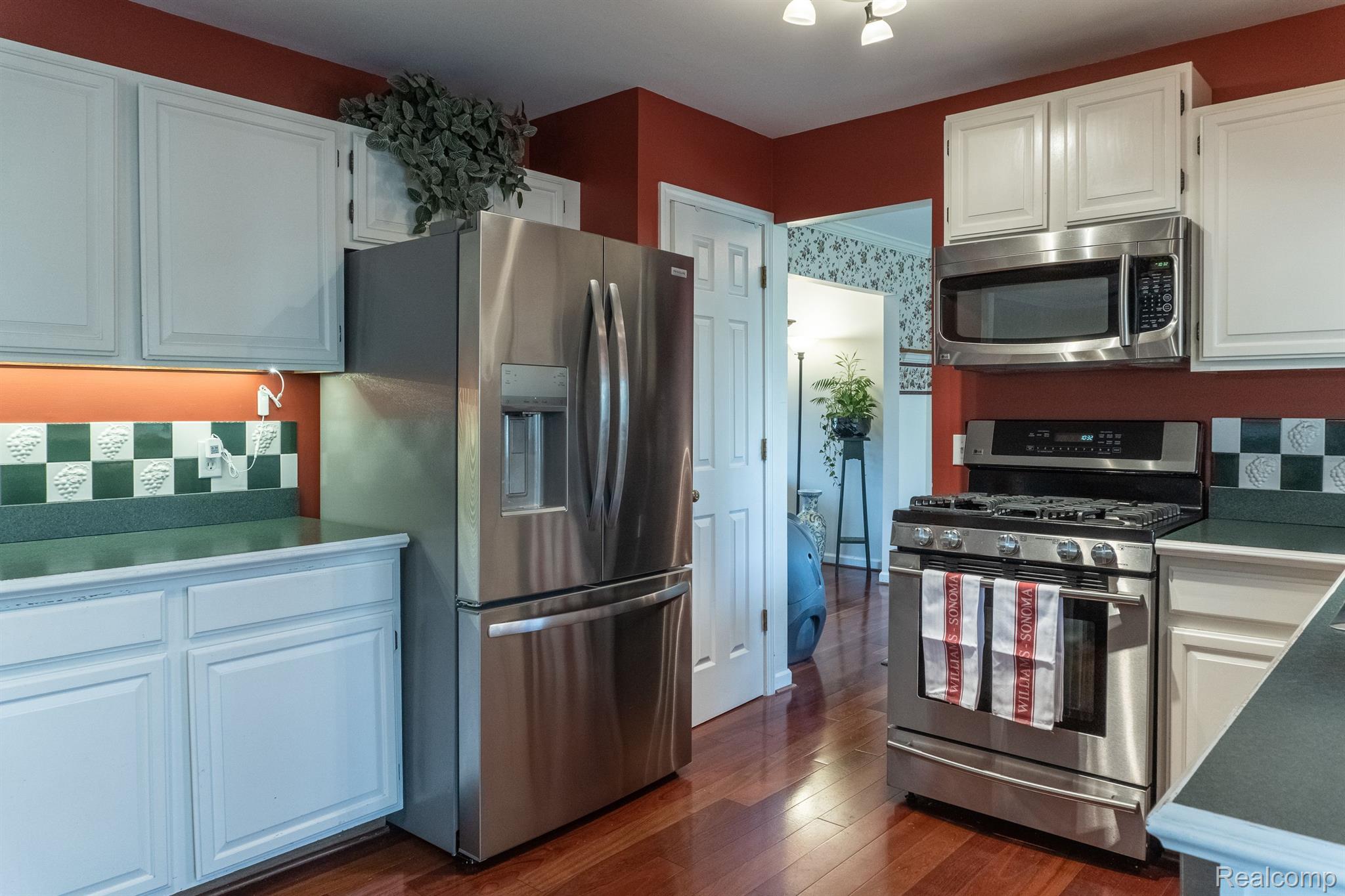 579 Bolinger Street Rochester, MI 48307 - Photo 4 of 50
