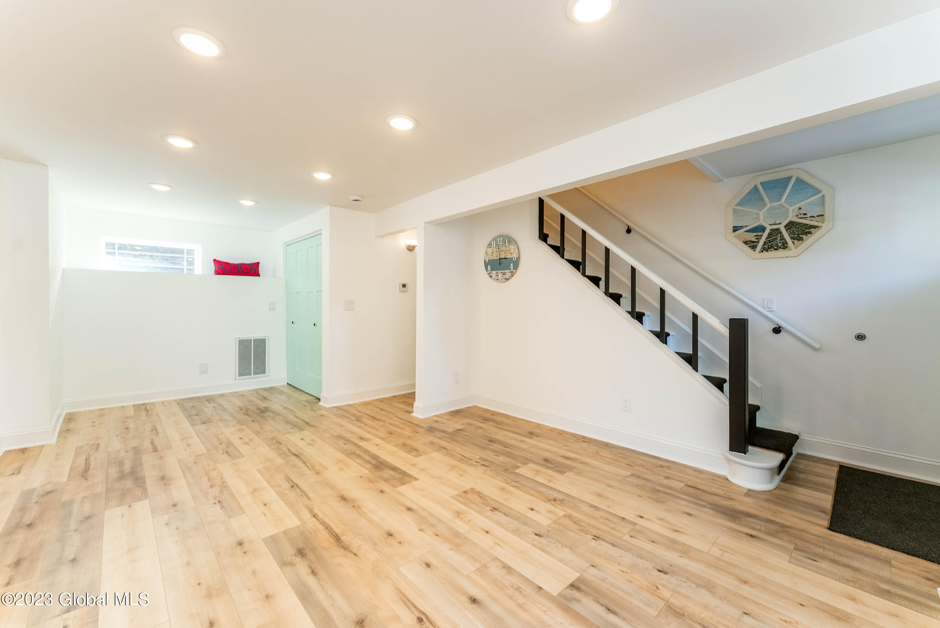 40 117th Street Troy, NY 12182 - Photo 10 of 22 LIVINGROOM2