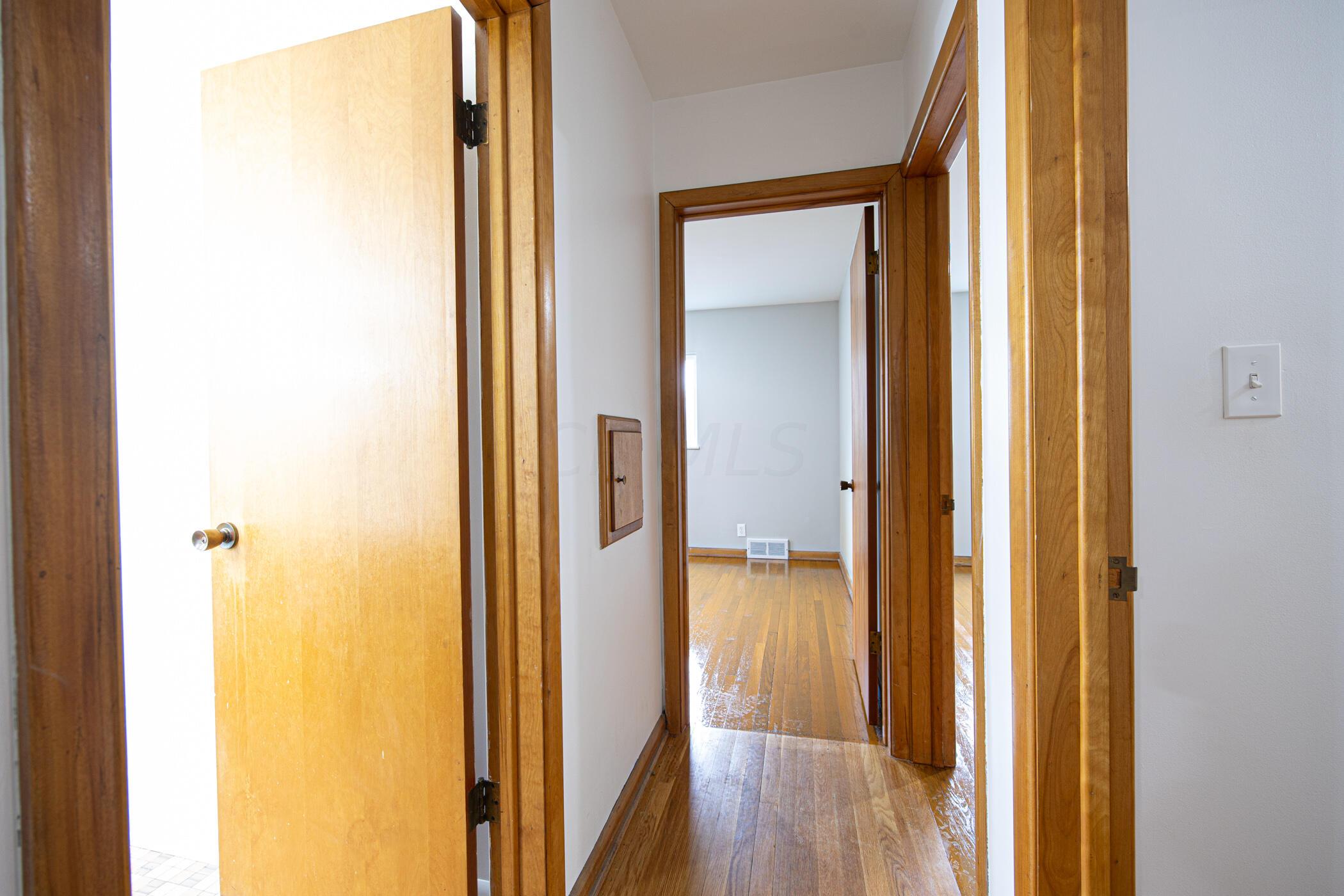 2864 Castlewood Road Columbus, OH 43209 - Photo 13 of 45 Hallway