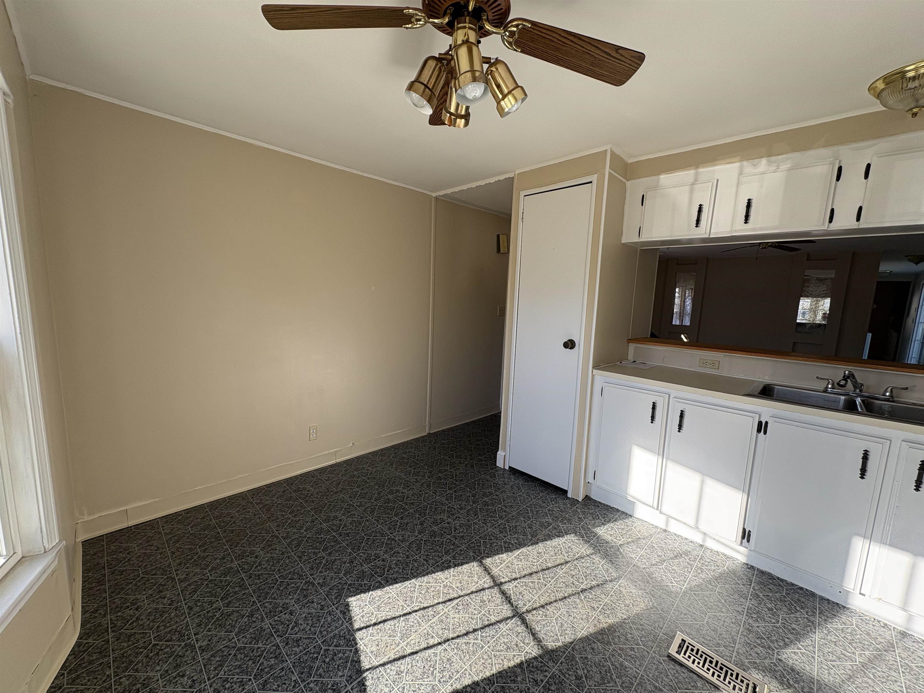 82 Rachael Circle Goffstown, NH 03045 - Photo 11 of 17